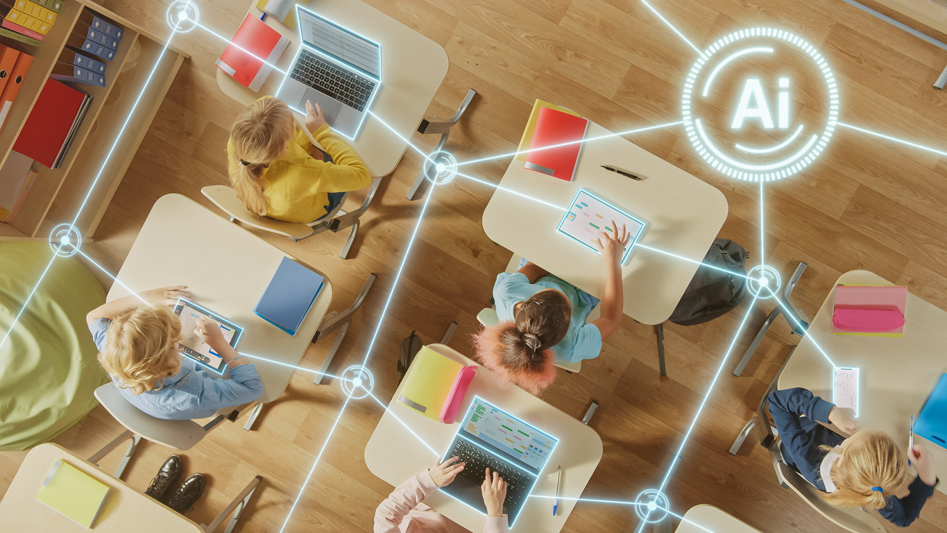 kinderen in een klaslokaal op devices die ai gebruiken