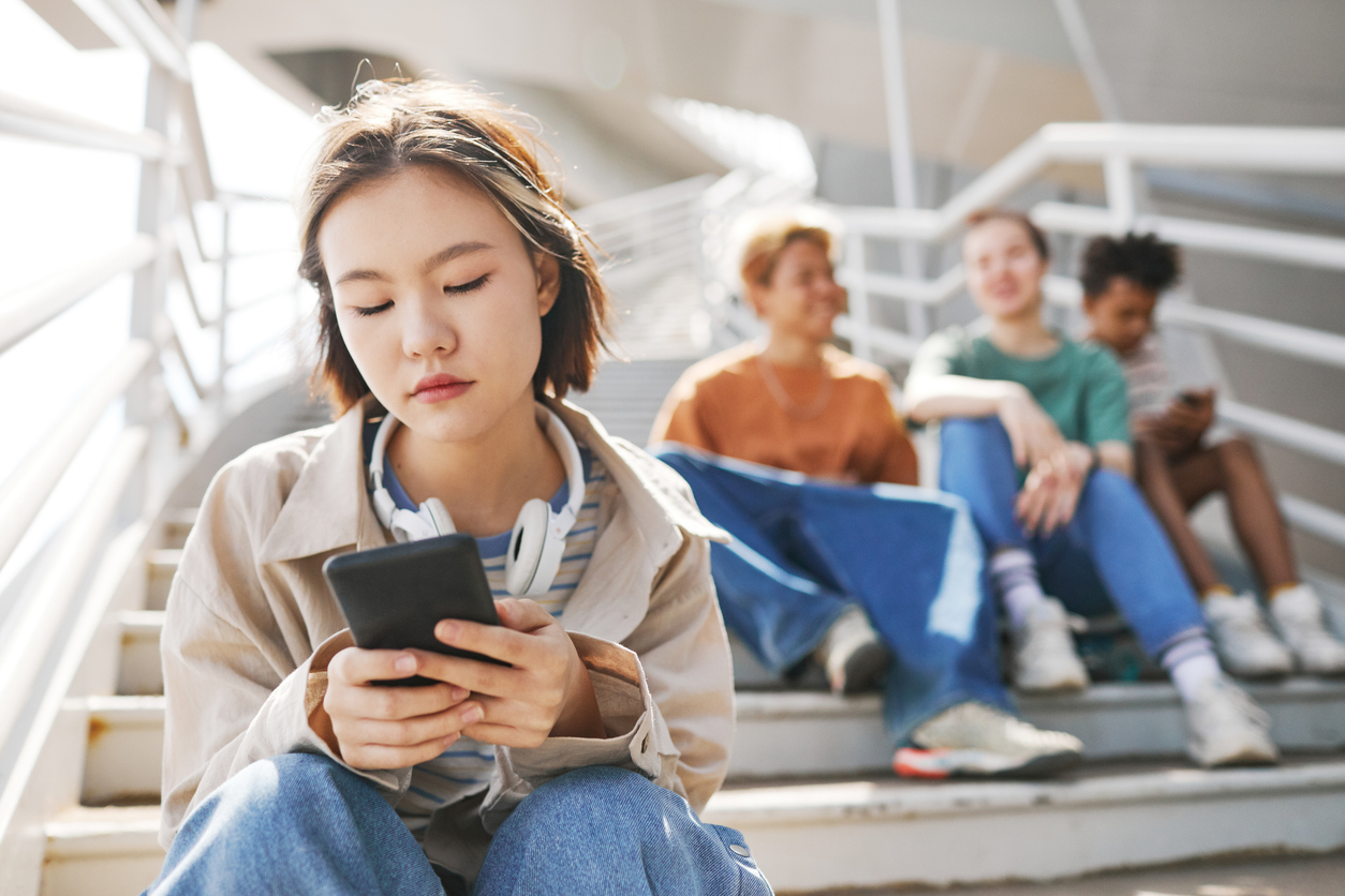Wat is de relatie tussen sociale media en zelfbeeld?