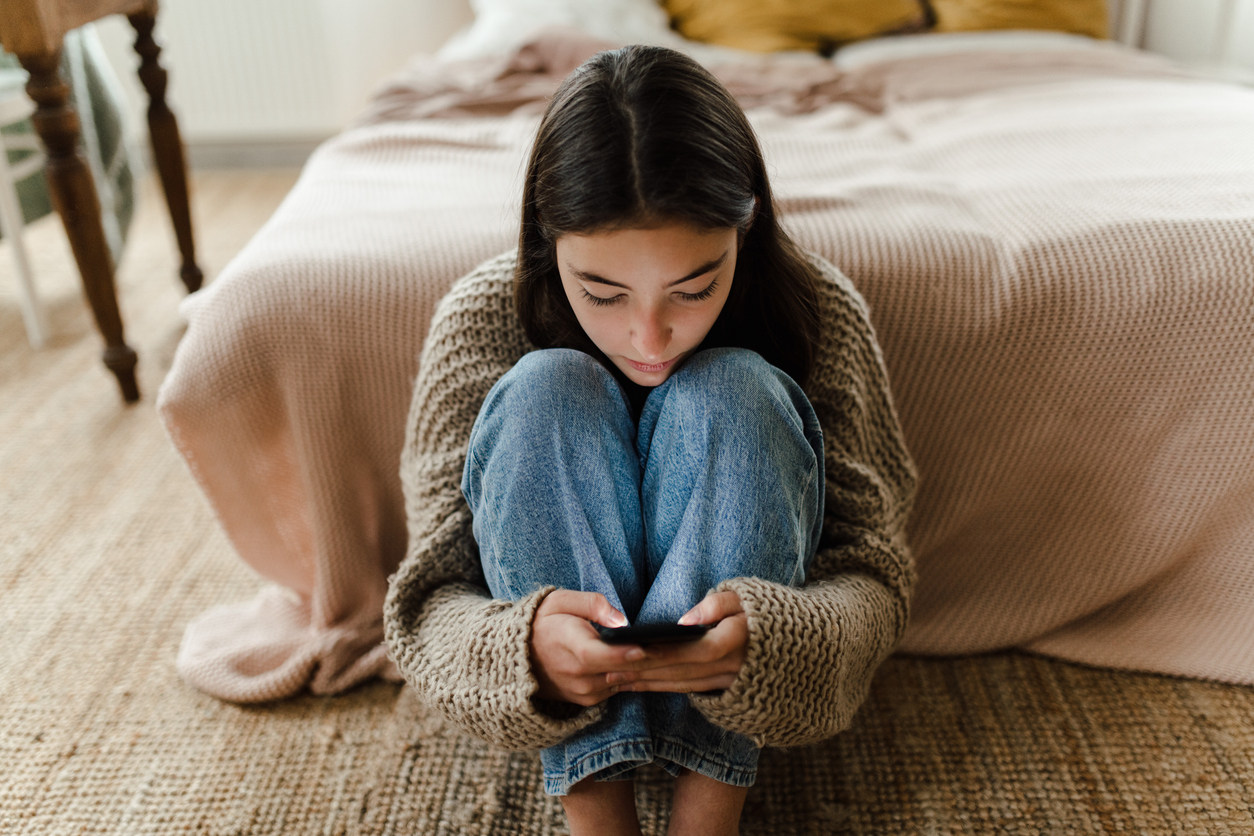 Hoe praat ik met mijn kind over ervaringen op sociale media? 